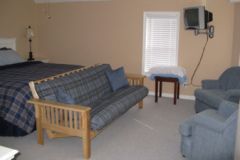 Queen size bed in a room at Wanchese Inn B&B