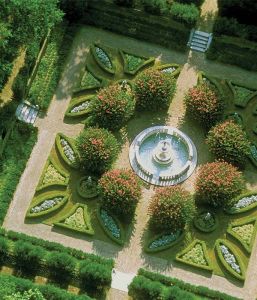 Elizabethan Gardens photo
